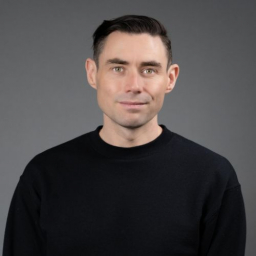 Stuart Hewitt 2025 Headshot 2